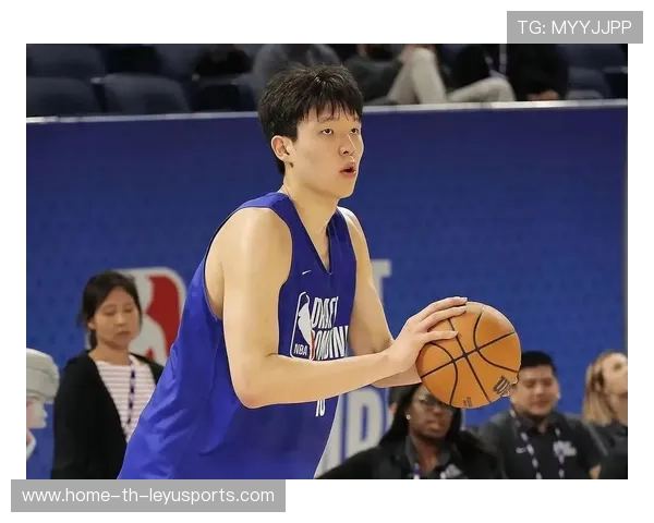 开拓者不敌湖人 杨瀚森未登场仅赛前热身，杨瀚森篮球