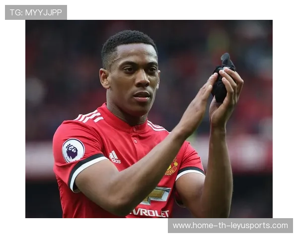 曼联锋线配合精妙，马夏尔劲射破门引爆全场激情